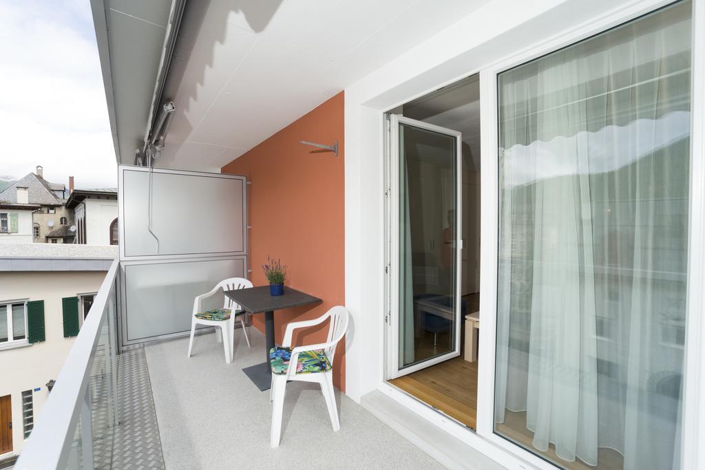 Chesa Quadrella Zimmer Mit Kuechenzeile Inklusive Bergbahnen Im Sommer-Ausser Studio Понтрезина Стая снимка