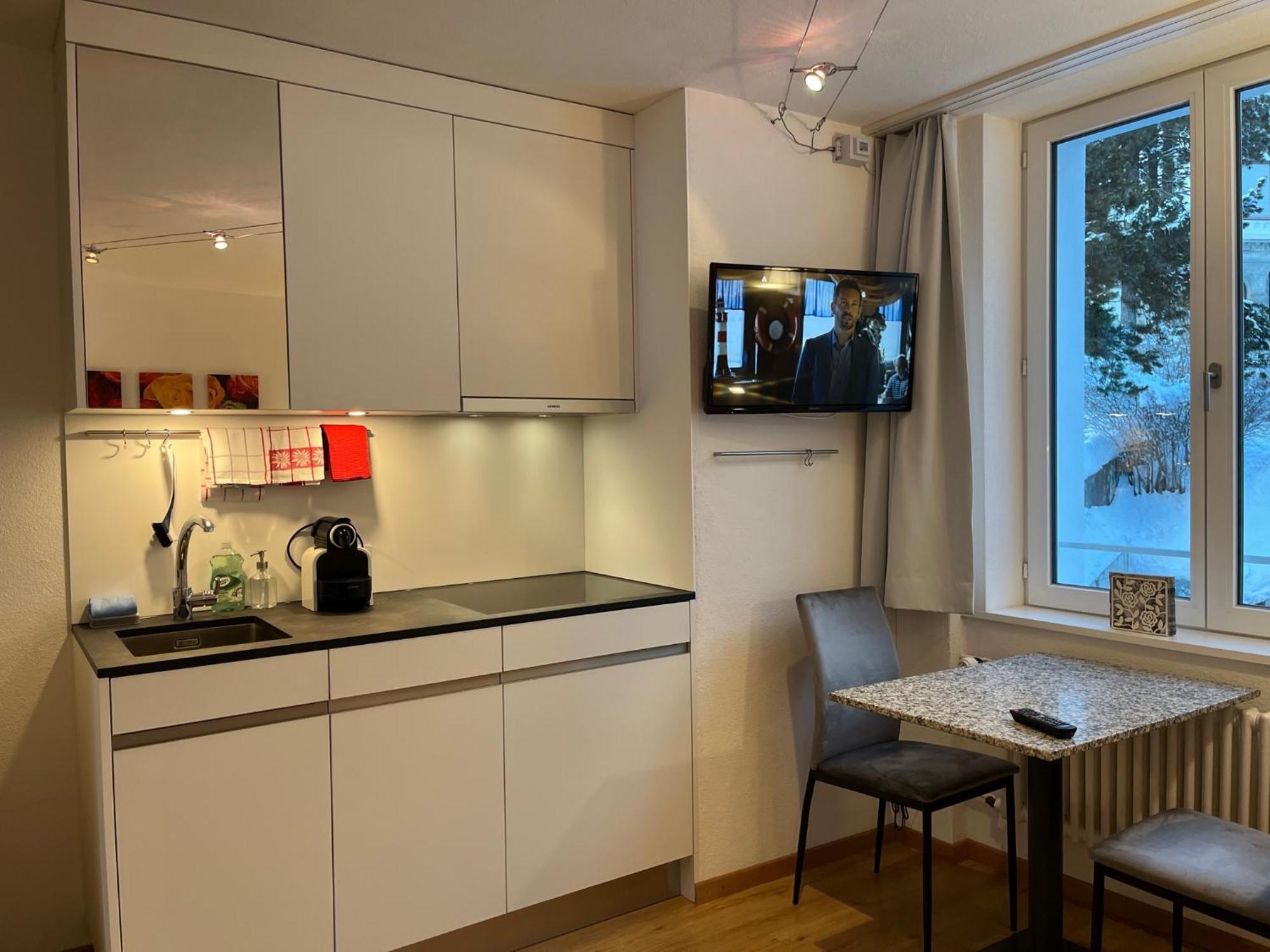 Chesa Quadrella Zimmer Mit Kuechenzeile Inklusive Bergbahnen Im Sommer-Ausser Studio Понтрезина Екстериор снимка